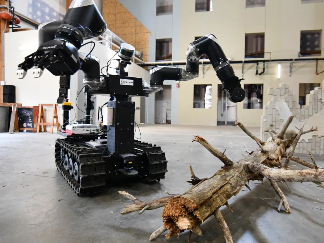 Why do big countries compete with land combat robots?