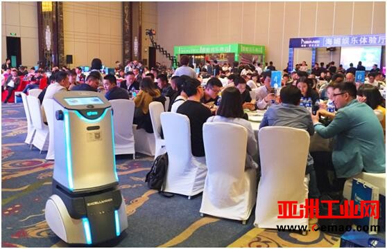 KTV Industry Summit on Jianyoudi Robot Shows Walking Strength
