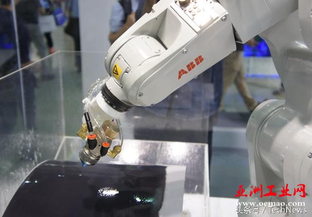 Promote the development of intelligent manufacturing ABB robots realize the integration of virtual and real applications