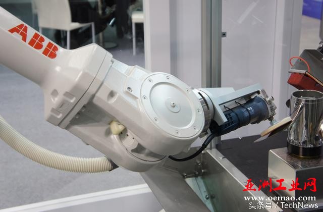 Promote the development of intelligent manufacturing ABB robots realize the integration of virtual and real applications