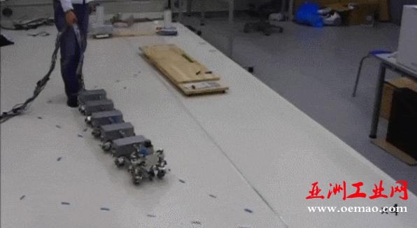 Robots learn to walk with the help of this centipede-like kind of &#8220;teach&#8221;